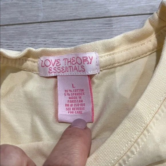 Theory Cream Tee! Super cute and fun shirt - Picture 3 of 4
